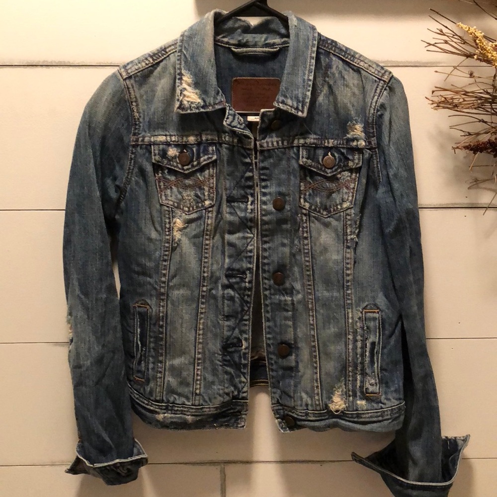 Abercrombie & Fitch distressed jean jacket